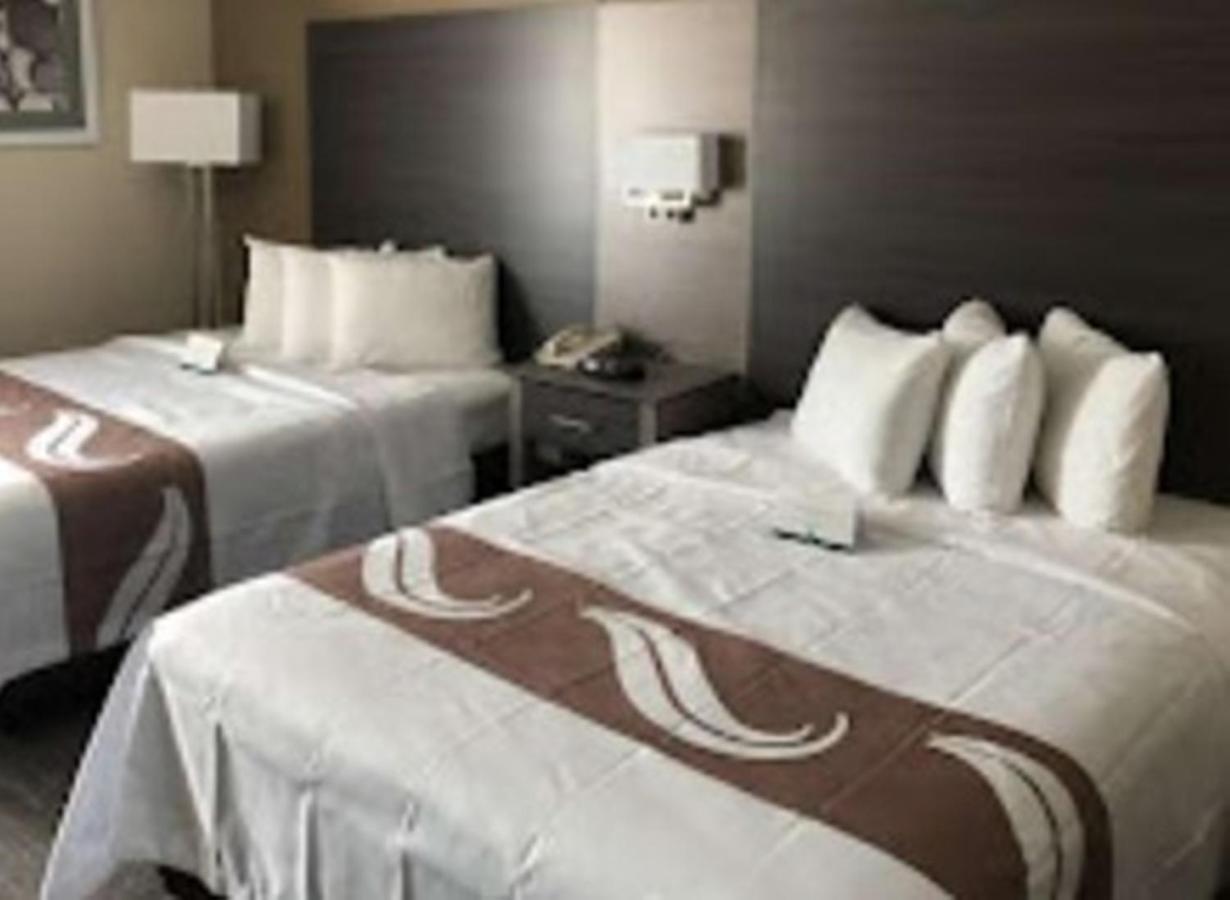 Quality Inn & Suites Roanoke - Fort Worth North Екстериор снимка
