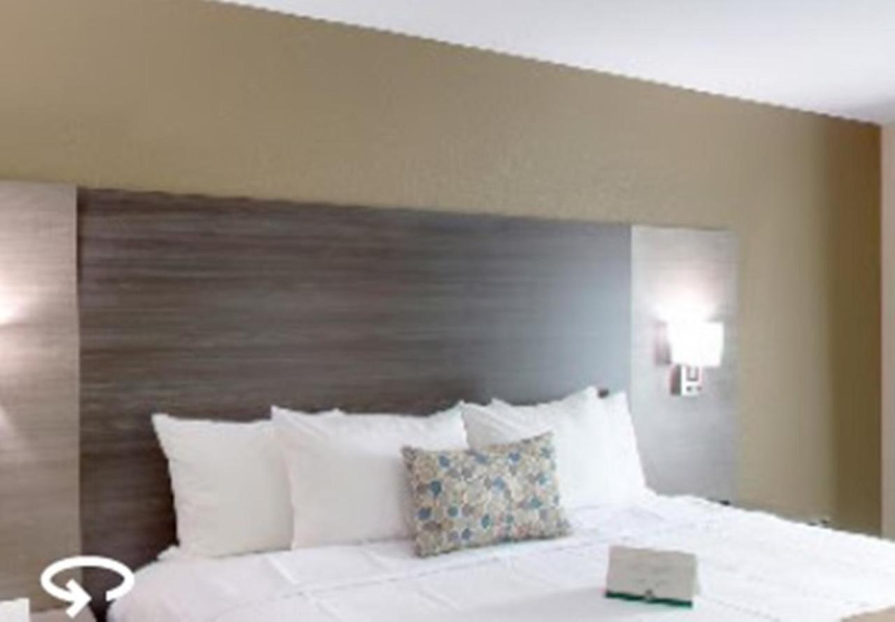 Quality Inn & Suites Roanoke - Fort Worth North Екстериор снимка