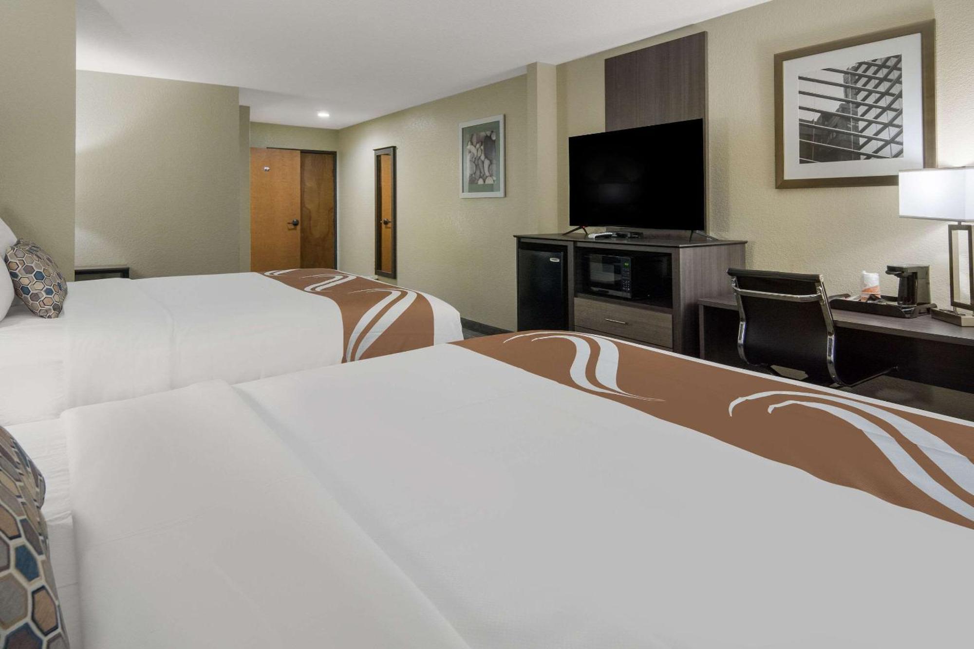 Quality Inn & Suites Roanoke - Fort Worth North Екстериор снимка