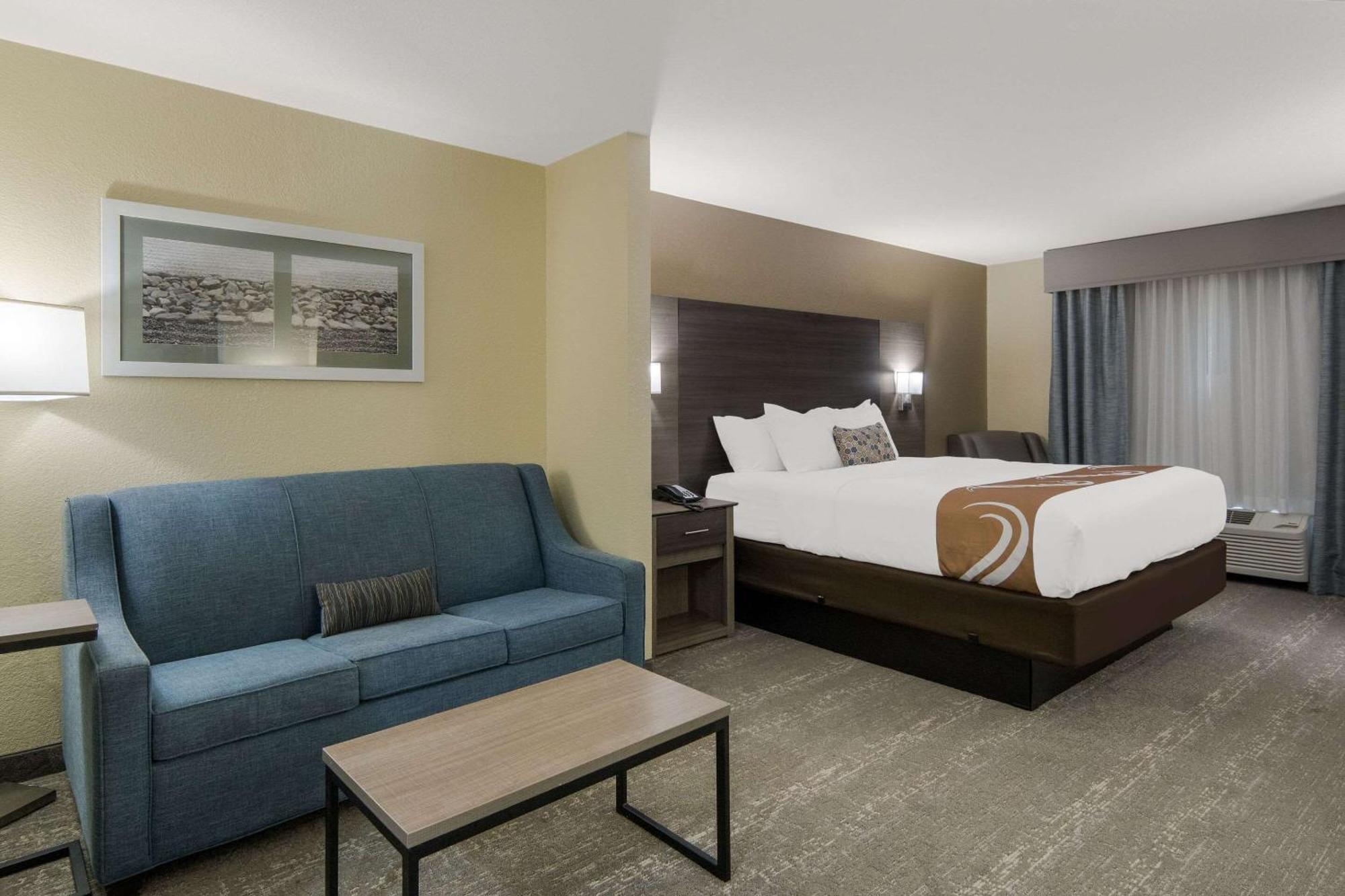 Quality Inn & Suites Roanoke - Fort Worth North Екстериор снимка