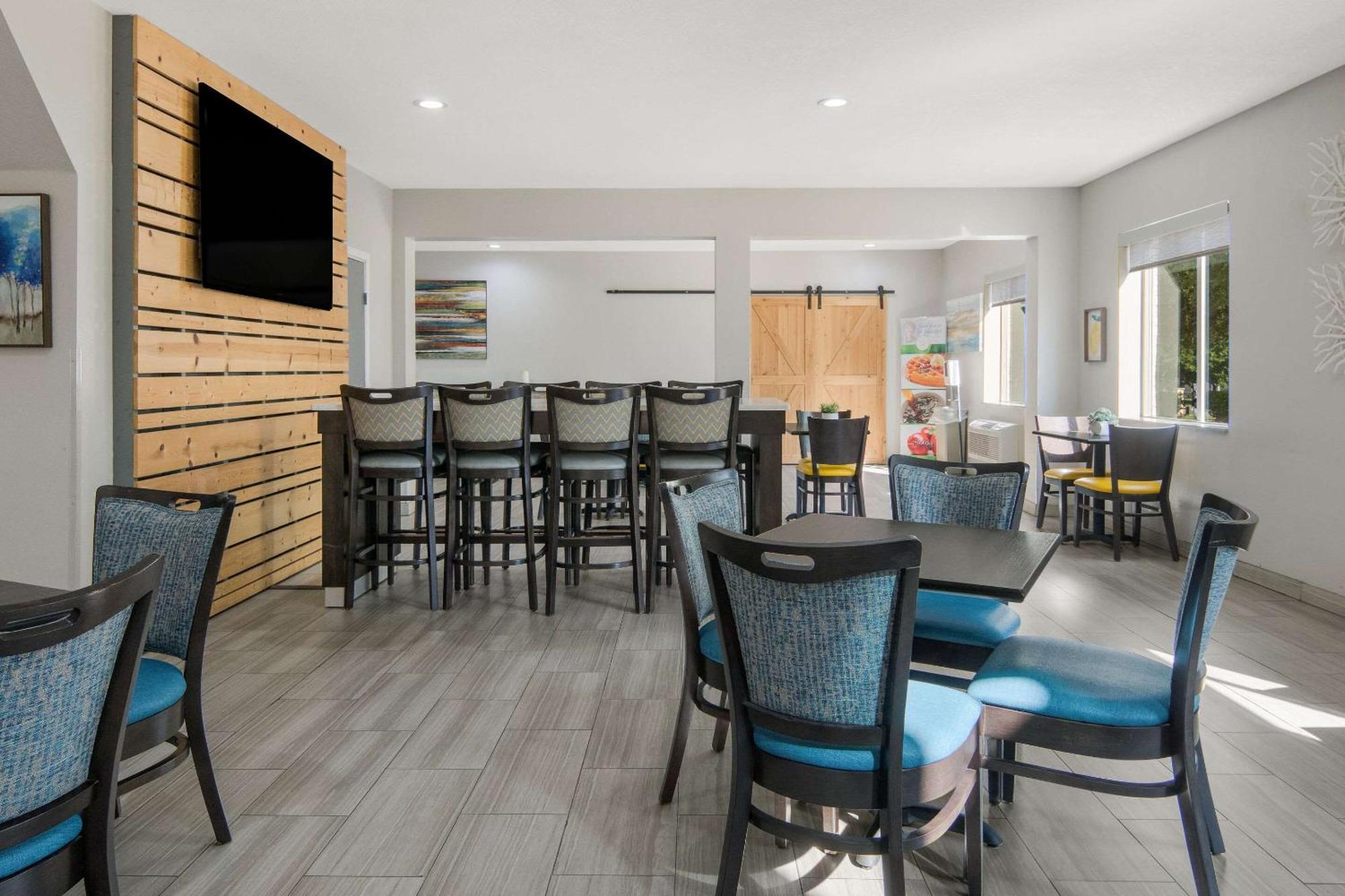 Quality Inn & Suites Roanoke - Fort Worth North Екстериор снимка