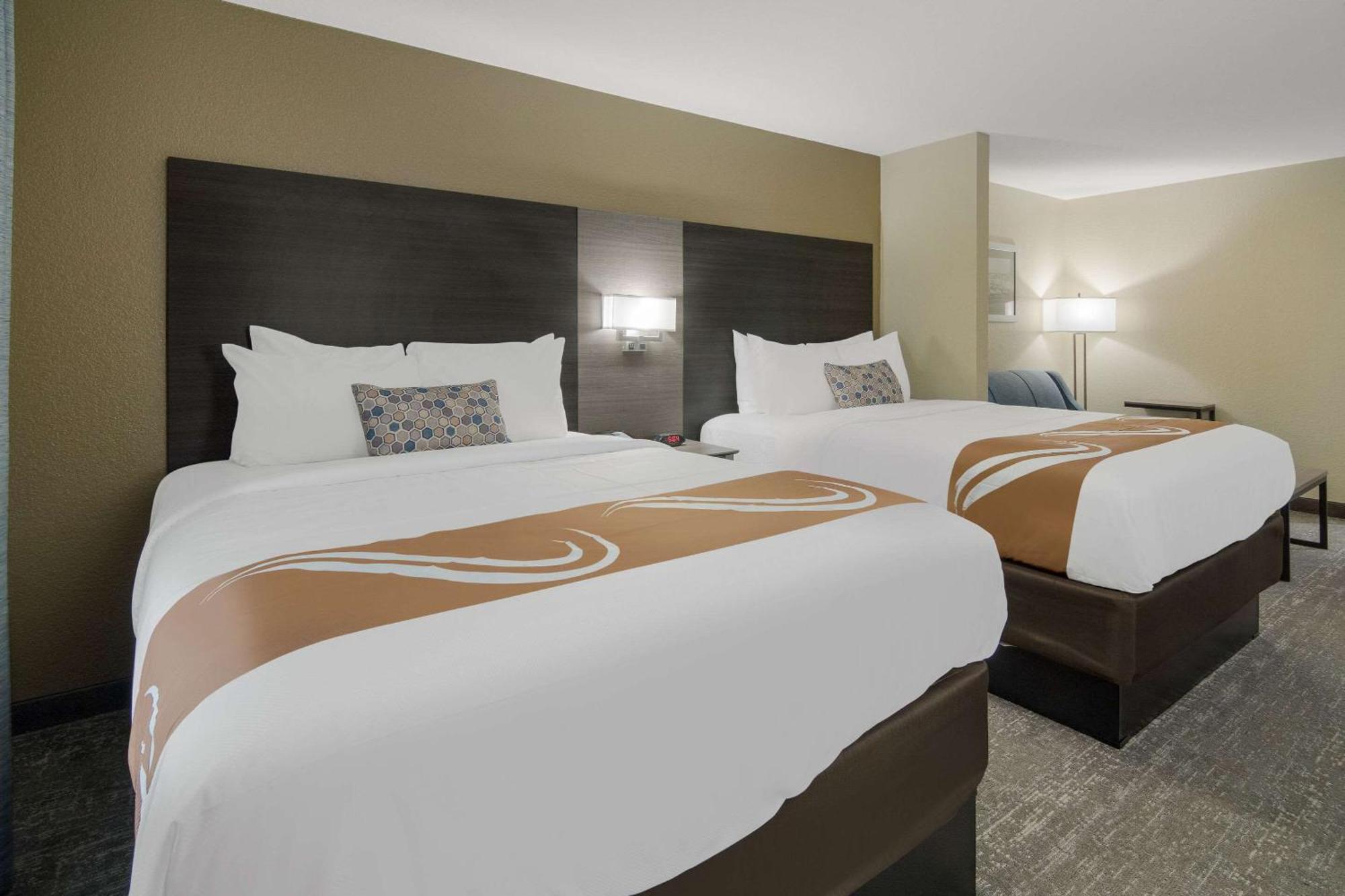 Quality Inn & Suites Roanoke - Fort Worth North Екстериор снимка