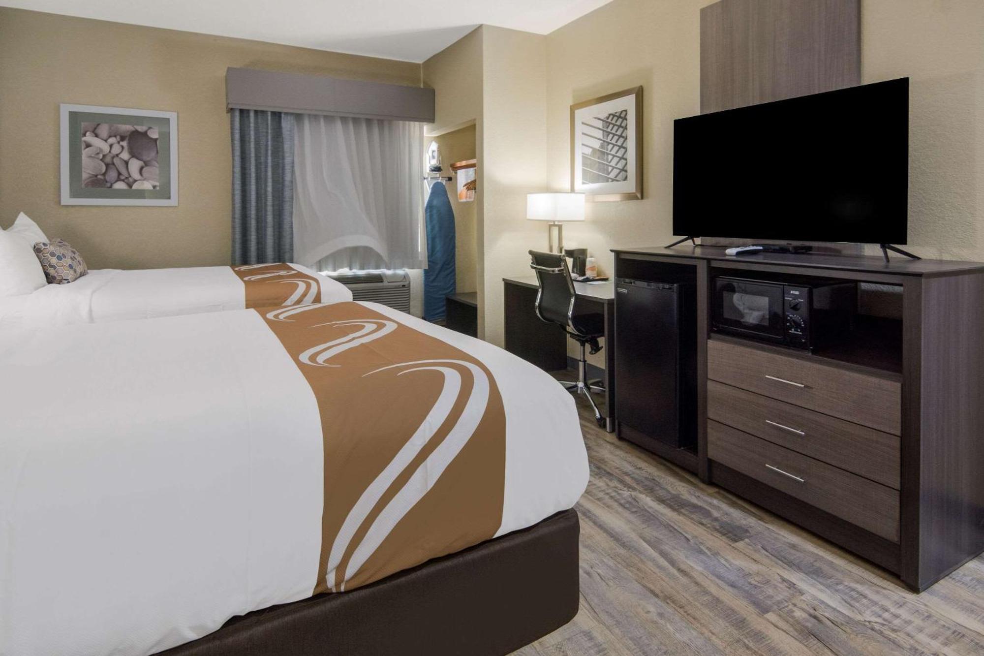 Quality Inn & Suites Roanoke - Fort Worth North Екстериор снимка
