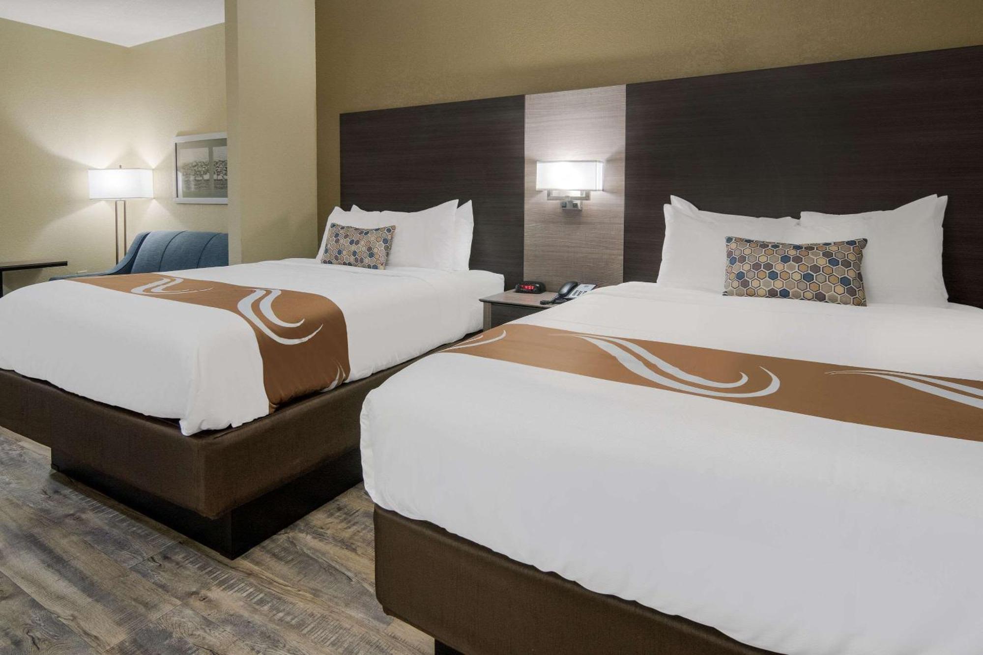 Quality Inn & Suites Roanoke - Fort Worth North Екстериор снимка