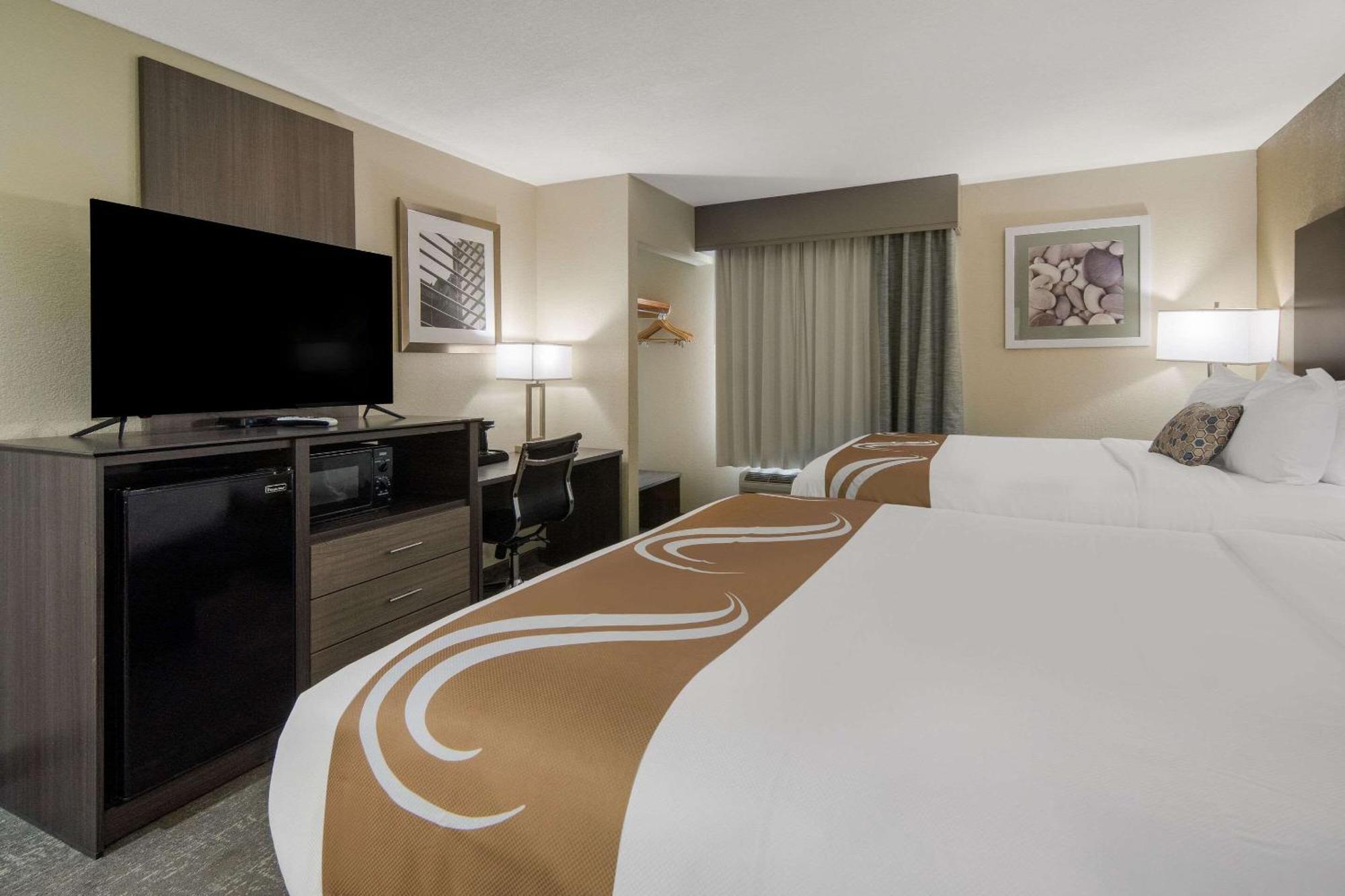 Quality Inn & Suites Roanoke - Fort Worth North Екстериор снимка