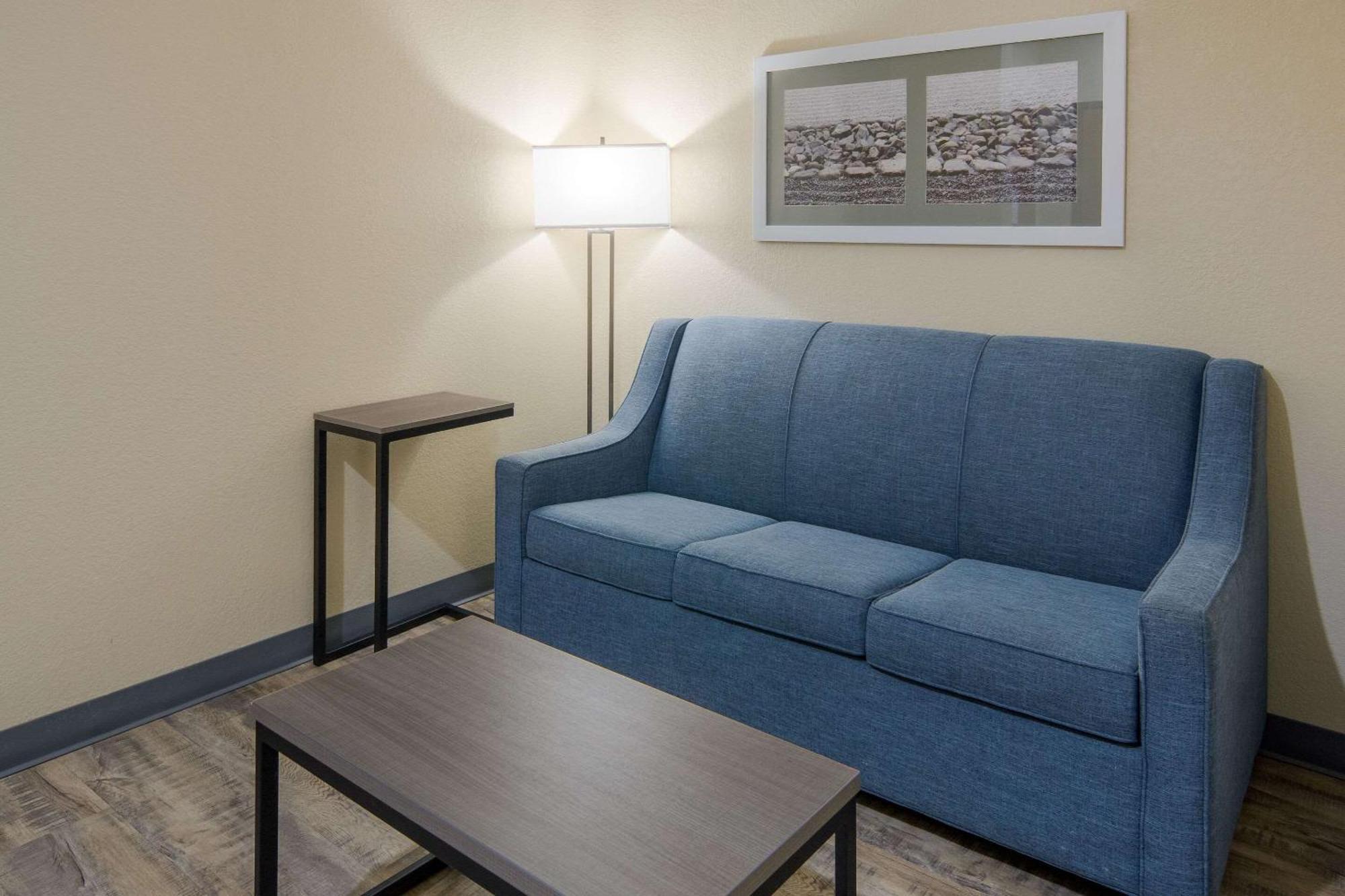 Quality Inn & Suites Roanoke - Fort Worth North Екстериор снимка