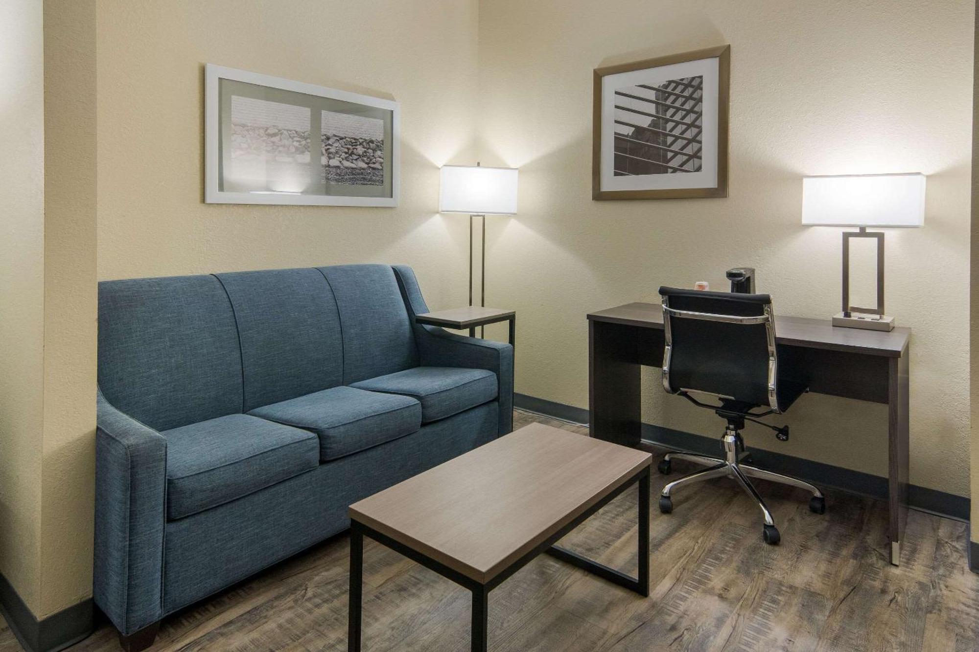 Quality Inn & Suites Roanoke - Fort Worth North Екстериор снимка