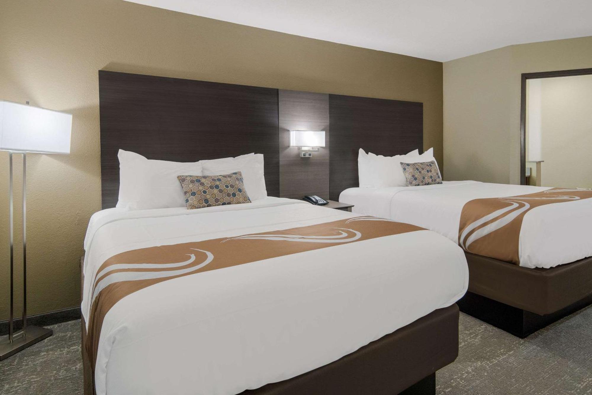 Quality Inn & Suites Roanoke - Fort Worth North Екстериор снимка