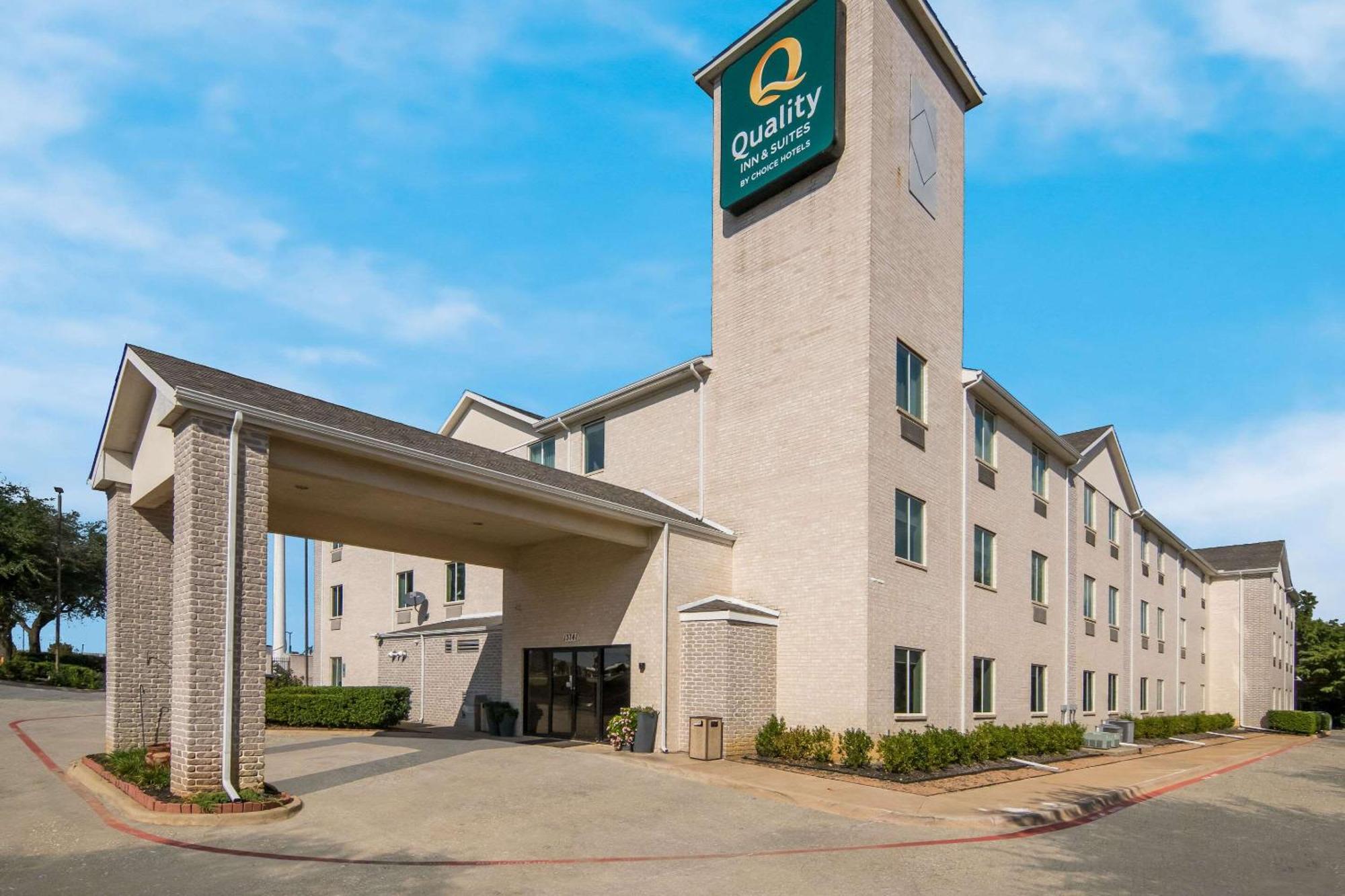 Quality Inn & Suites Roanoke - Fort Worth North Екстериор снимка