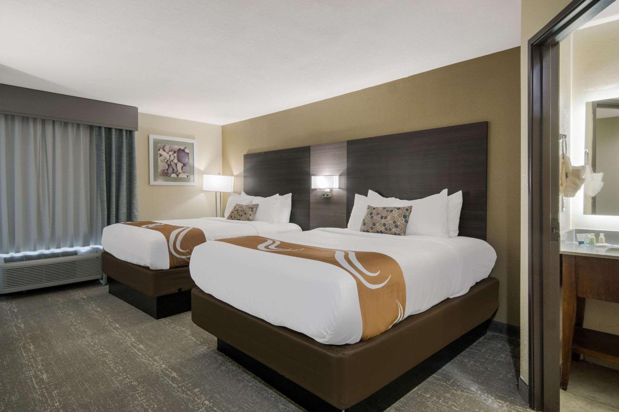 Quality Inn & Suites Roanoke - Fort Worth North Екстериор снимка